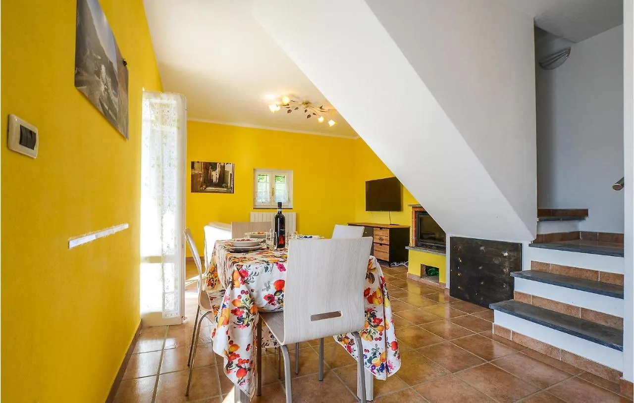 2 Bedroom Beautiful Home In Framura Holiday home